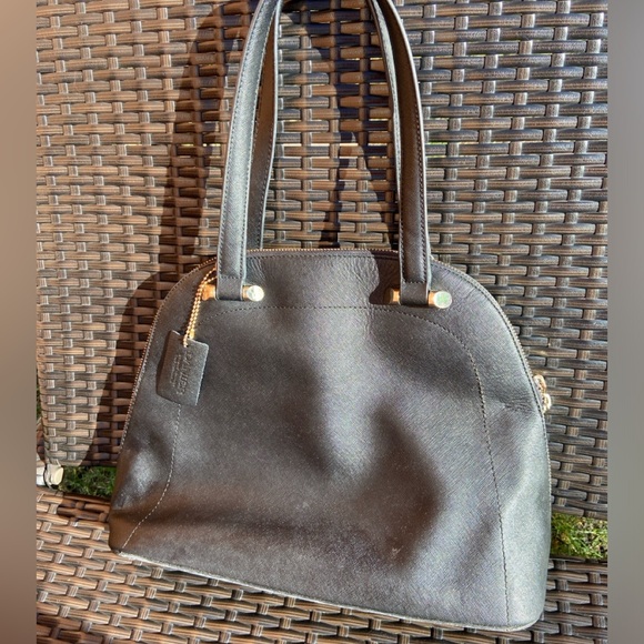 Danier black leather handbag with shiny gold colored accents - Picture 13 of 14